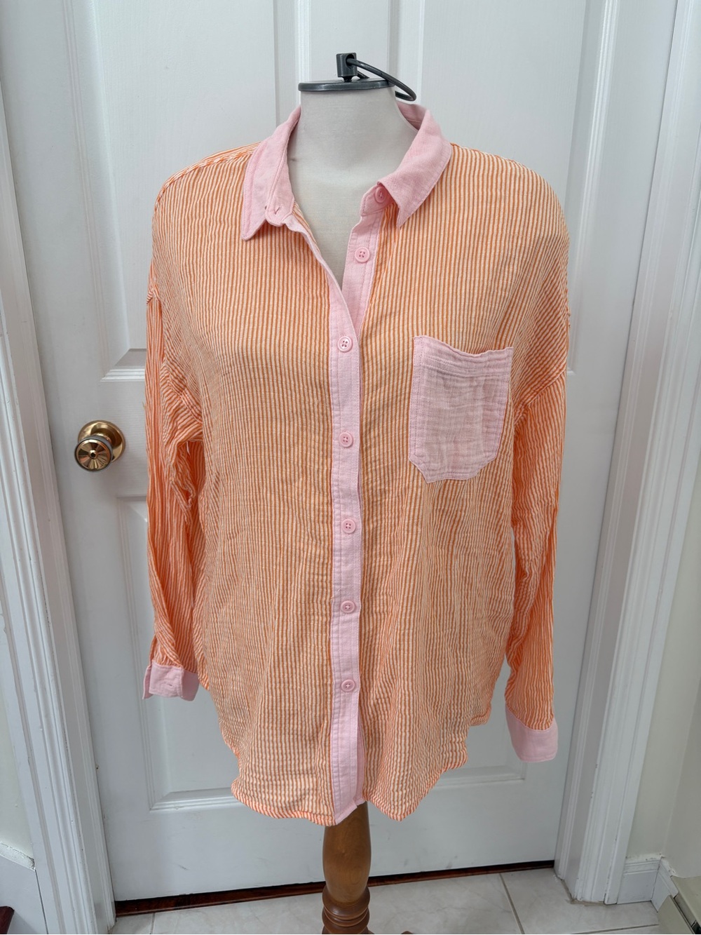 No Boundaries Women's Peach and Light Pink Button-Down Shirt